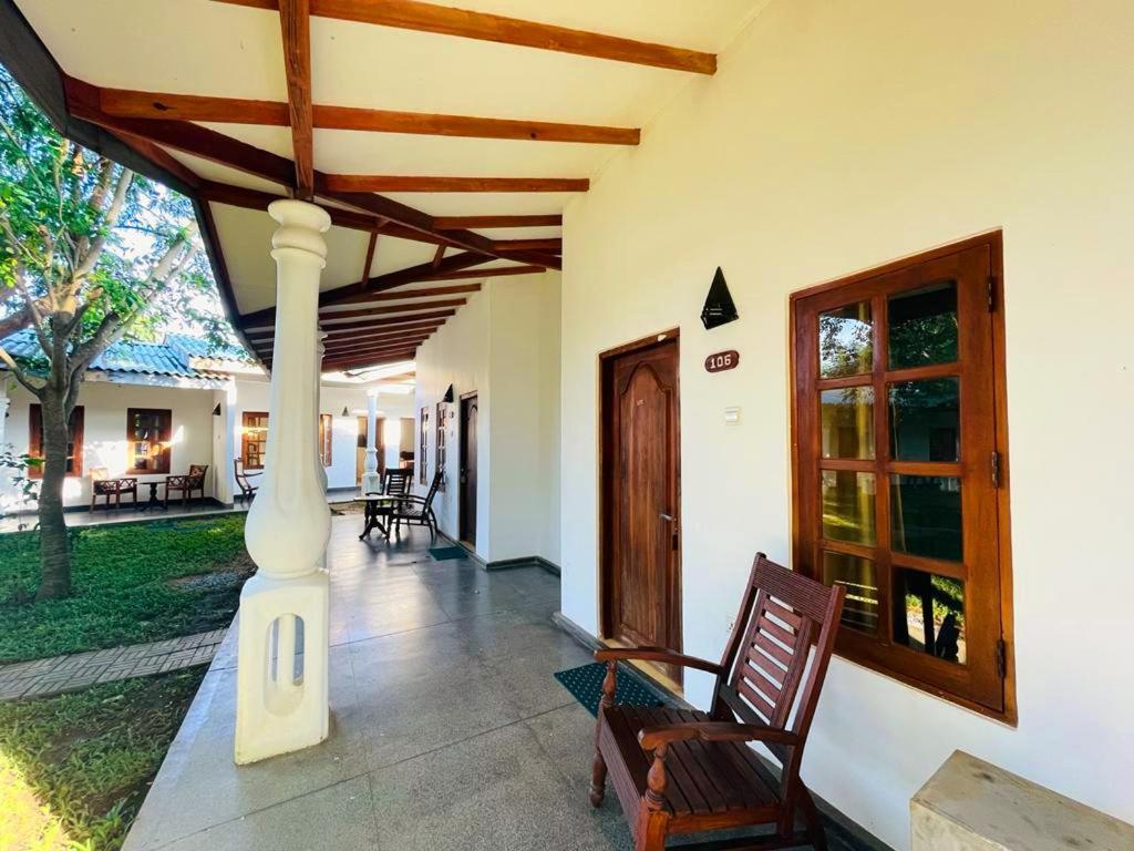 Kingfisher Resort Sigiriya Exterior foto