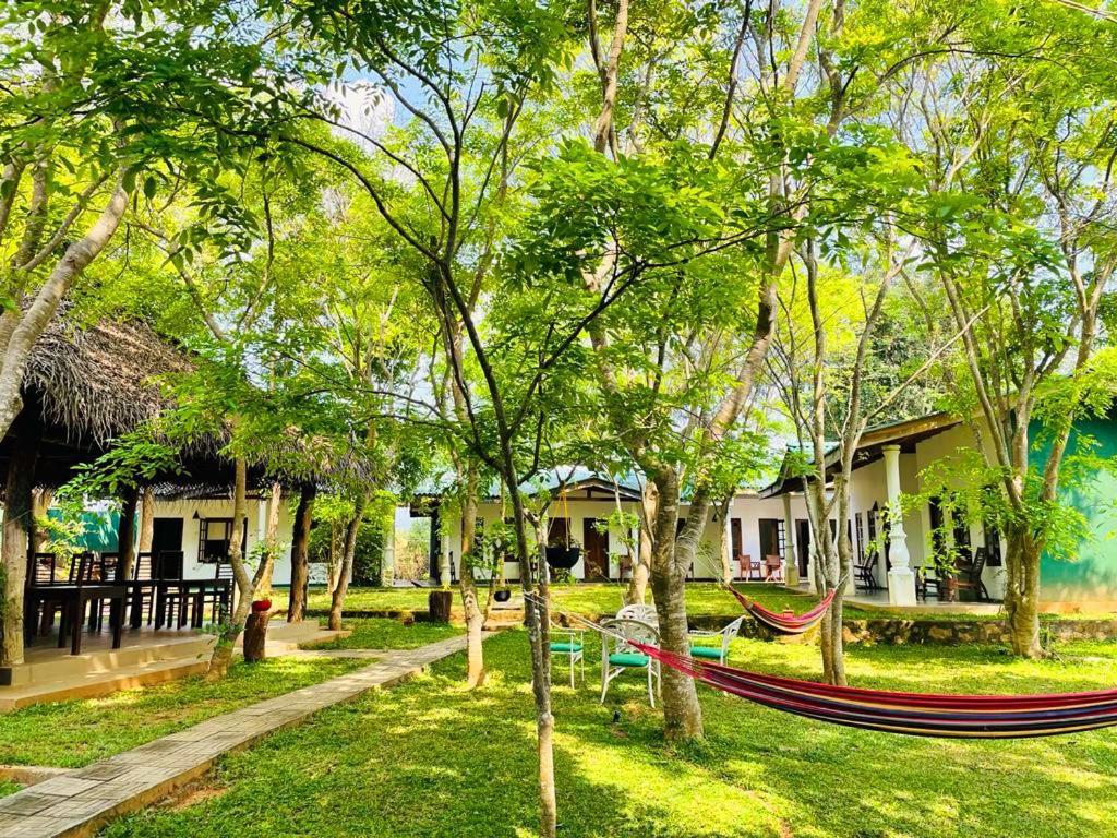 Kingfisher Resort Sigiriya Exterior foto