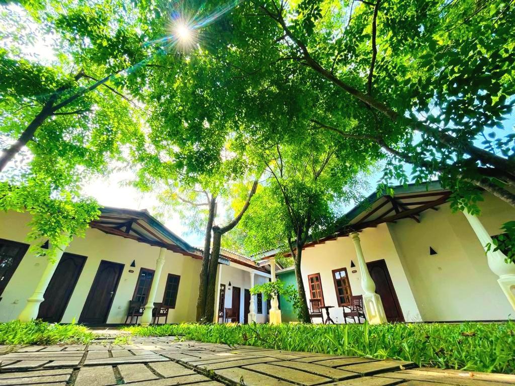 Kingfisher Resort Sigiriya Exterior foto